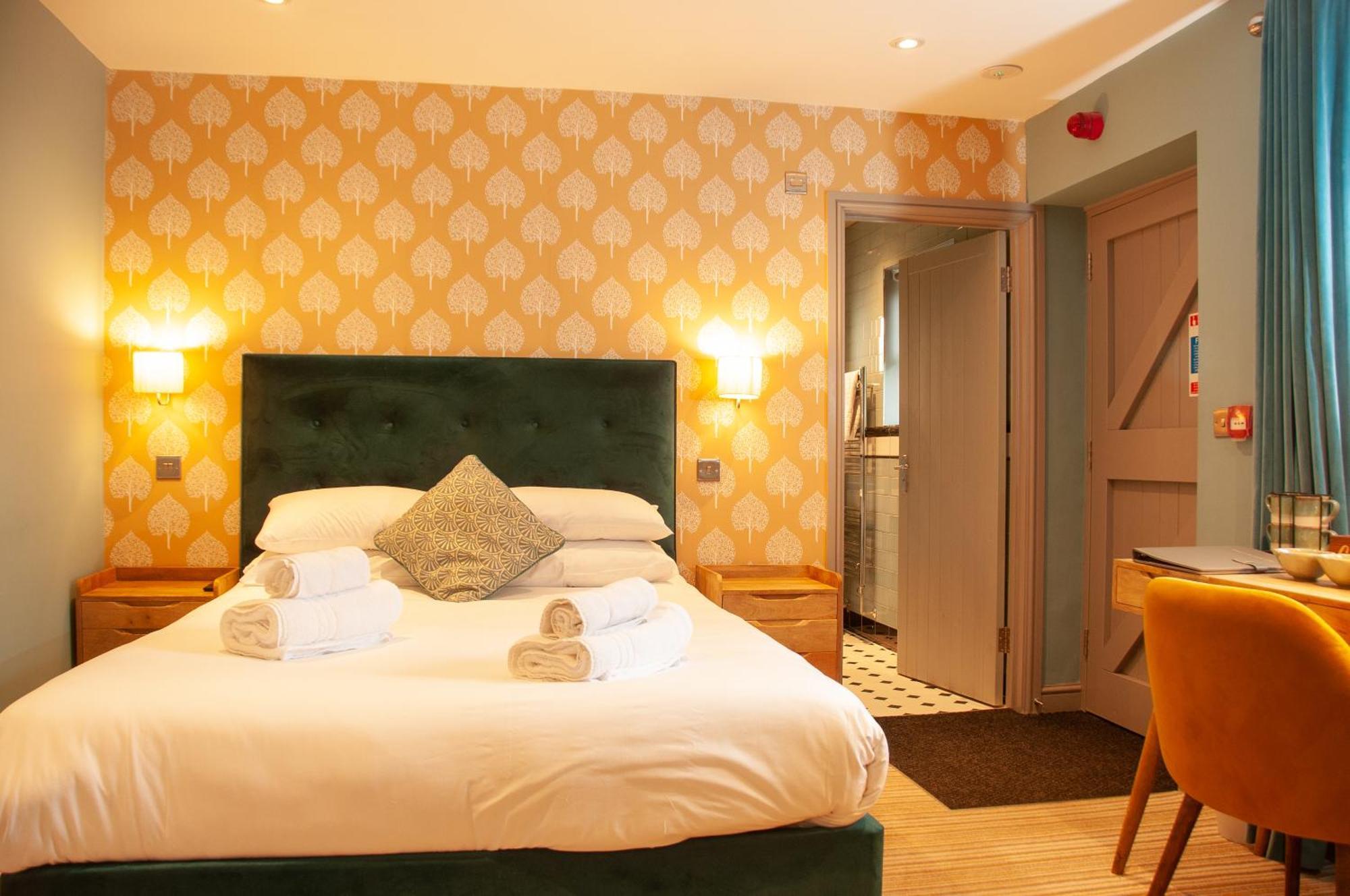 The Cowdray Arms Bed & Breakfast Worth  Ngoại thất bức ảnh