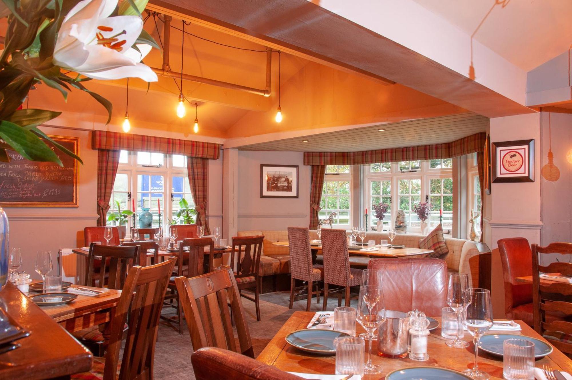 The Cowdray Arms Bed & Breakfast Worth  Ngoại thất bức ảnh